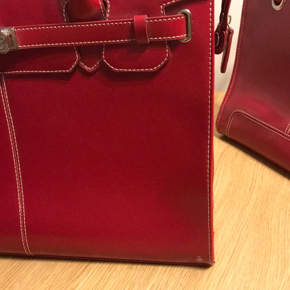Elegant Red Handbag Set - Picture 11 of 11